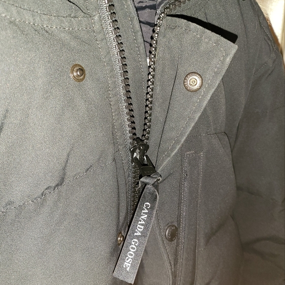 Canada Goose Coat - Picture 5 of 6